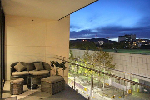 Perfectly Located Modern Apartment - Canberra CBD - Accommodation Ballina 0