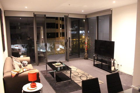 Perfectly Located Modern Apartment - Canberra CBD - Accommodation Ballina 1