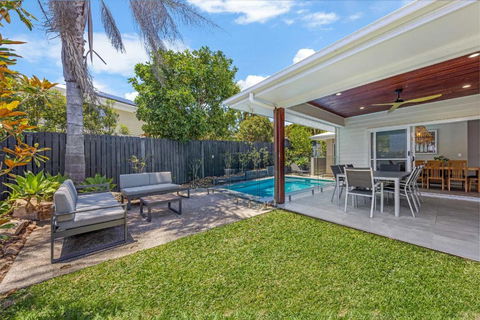 Pet Friendly Holiday Home With Pool On Alex - Accommodation Ballina 3