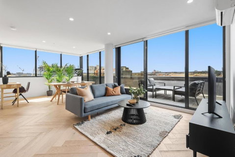 Polished 2-Bed Apartment With Gorgeous City Views - Accommodation Ballina 0