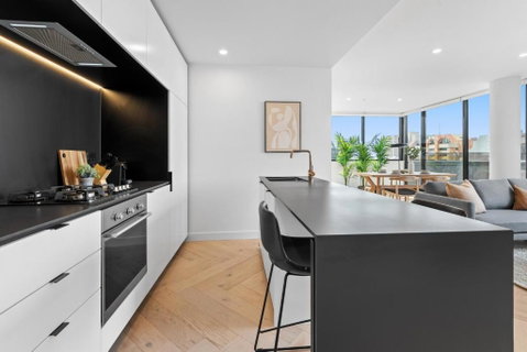 Polished 2-Bed Apartment With Gorgeous City Views - Accommodation Ballina 2