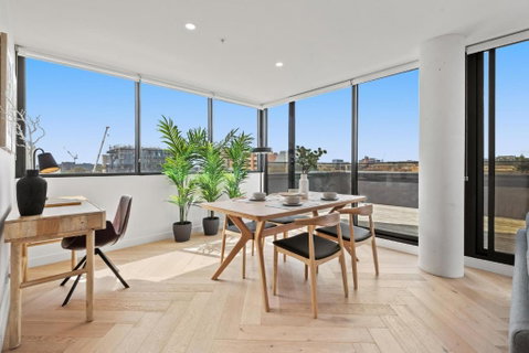 Polished 2-Bed Apartment With Gorgeous City Views - Accommodation Ballina 3