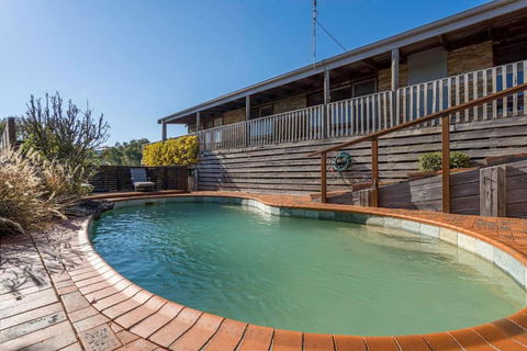 Port Philip Panorama - Bayview Retreat And Pool Bliss - Accommodation Ballina 2