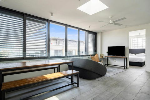 Radiant 2BR Top-Level Unit With Wi-Fi Near Bondi Beach - Accommodation Ballina 0
