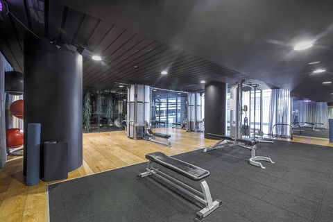 Premium Albert Park Grand Prix Apartment By Ready Set Host - Accommodation Ballina 2