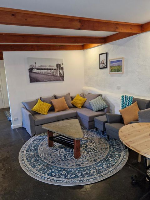 Private Guesthouse - Accommodation Ballina 0