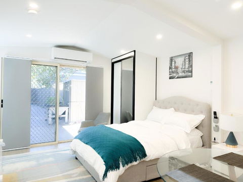 Private, Local Living Studio In Mascot, Airport - Accommodation Ballina 0