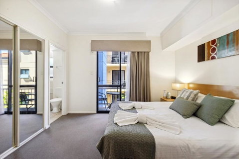Prized Perth Retreat 1BDR - Accommodation Ballina 2