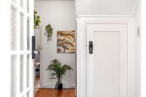 Quaint Double Room - Seconds To Shops & Eateries - Shared Bathroom - Accommodation Ballina 3