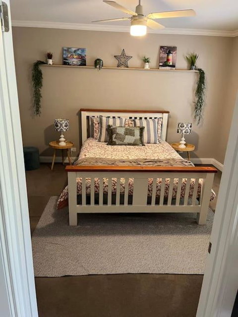 Quiet Family Retreat Getaway - Wildlife Park, Sovereign Hill, Kryall Castle And City At Your Door - Modern House, 8 Guests, 4 Bedrooms, 5 Beds - Accommodation Ballina 1