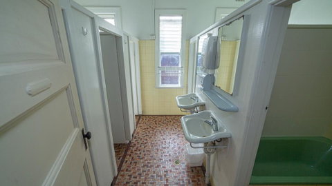 Australian Hotel - Accommodation Ballina 0
