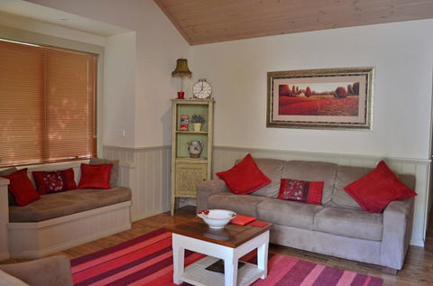 Autumn Affair Cottage 5 - Accommodation Ballina 2