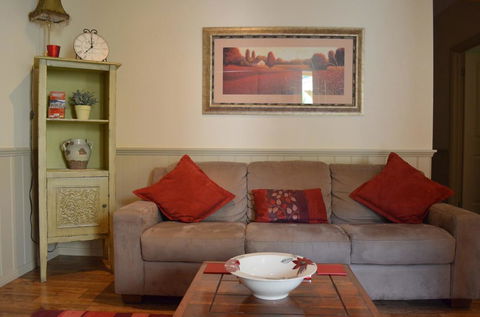 Autumn Affair Cottage 5 - Accommodation Ballina 1