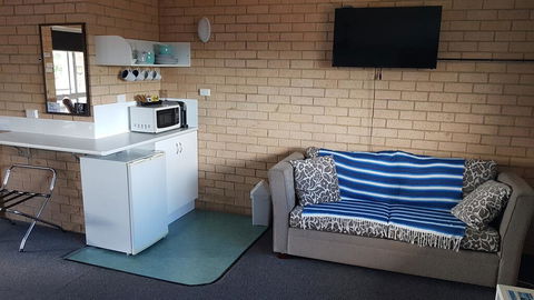 Avlon Gardens Motel - Accommodation Ballina 1
