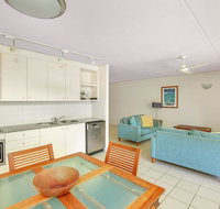 Baden 61 - Rainbow Shores Air conditioned Unit Walk To Beach Pool Tennis court - Accommodation Ballina