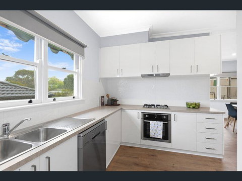 BALLARAT CLOSE 2 CBD + HOSPITAL+3BR HOME+NETFLIX + WiFi + Gift - Accommodation Ballina 3