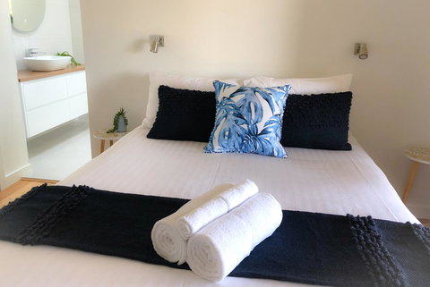 BAY OF FIRES BEACH SHACK Ocean Views From A Modern Beachhouse - Accommodation Ballina 1