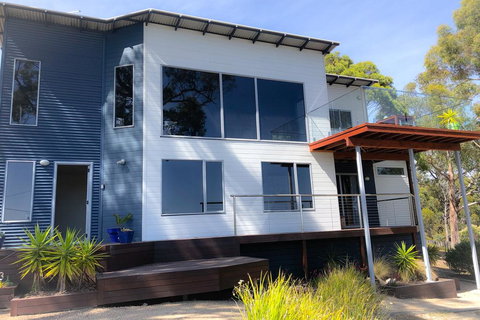 BAY OF FIRES BEACH SHACK Ocean Views From A Modern Beachhouse - Accommodation Ballina 0