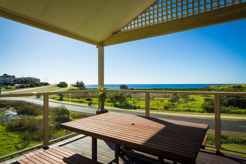 Beach Breakers Apartment - Stunning Views - Accommodation Ballina 1