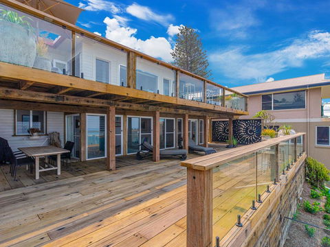 Beach Shack On Main Yamba Magnificent Views Photos Available Shortly Free WiFi - Accommodation Ballina 3