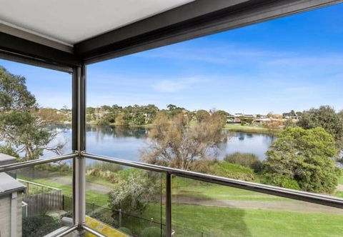 Riviera Lakeside With Uninterrupted Water Views - Accommodation Ballina 0