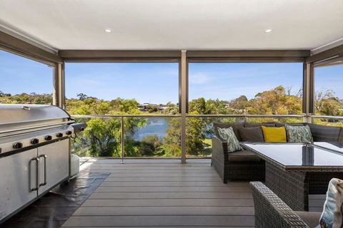 Riviera Lakeside With Uninterrupted Water Views - Accommodation Ballina 3
