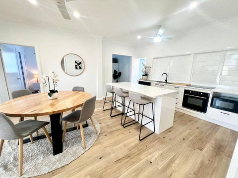 Renovated Queenslander - Upstairs 2km To Stadium - Accommodation Ballina 0