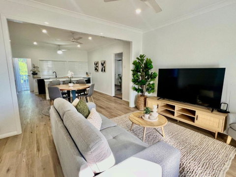 Renovated Queenslander - Upstairs 2km To Stadium - Accommodation Ballina 1