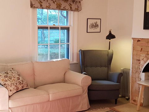 Redruth - 2 Bedroom Cottage Situated In Wandiligong - Accommodation Ballina 2