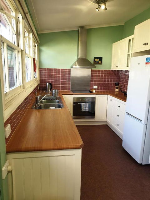 Redruth - 2 Bedroom Cottage Situated In Wandiligong - Accommodation Ballina 3