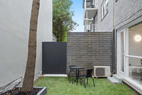 Refined 1-Bed Apartment With Garden Access - Accommodation Ballina 2