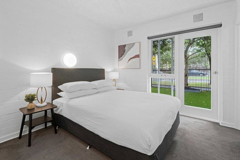 Refined 1-Bed Apartment With Garden Access - Accommodation Ballina 3