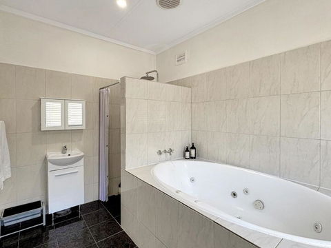 Relax At Gossan - Accommodation Ballina 2