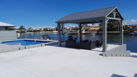 Relax Poolside By The Canal - Accommodation Ballina 1