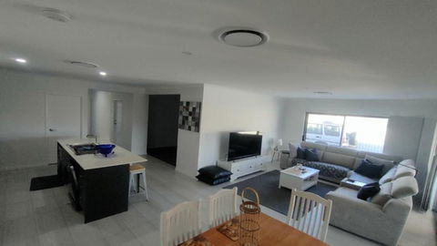 Relax Poolside By The Canal - Accommodation Ballina 3
