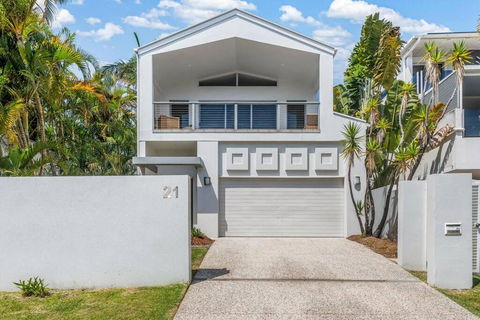 Retreat In The Heart Of Alex - 3BR Sleeps 11, Pool - Accommodation Ballina 0