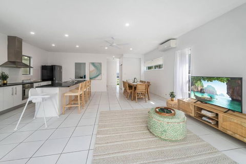 Retreat In The Heart Of Alex - 3BR Sleeps 11, Pool - Accommodation Ballina 1