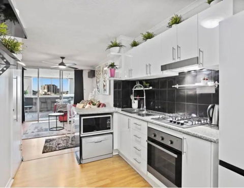 Retro Chic Vibes, Tropical Pool & Prime Location - Accommodation Ballina 3