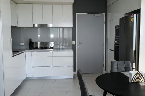River View Apartment In Brisbane With Parking - Accommodation Ballina 3