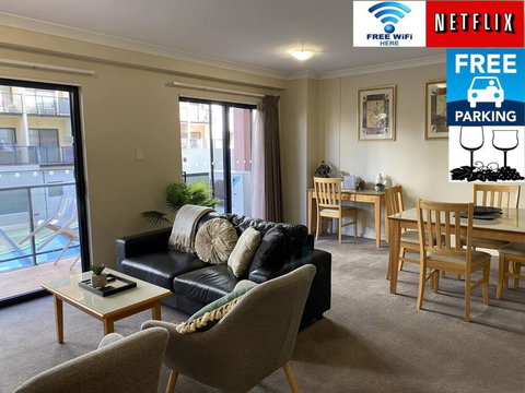 RIVERSIDE CITY VIEW PARKING NETFLIX WIFI WINE FREE - Accommodation Ballina 0