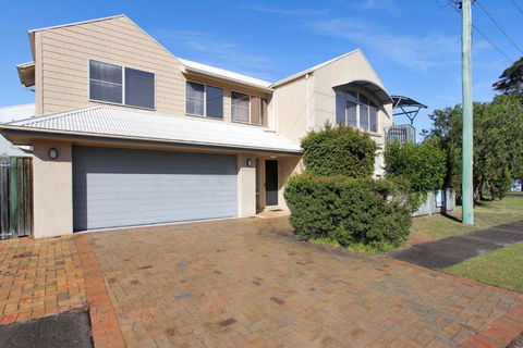 Riverside Views Hawks Nest - Accommodation Ballina 0