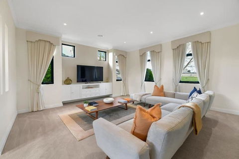 Roselawn Retreat - Pool, Incredible Views, Sleeps 8 - Accommodation Ballina 1