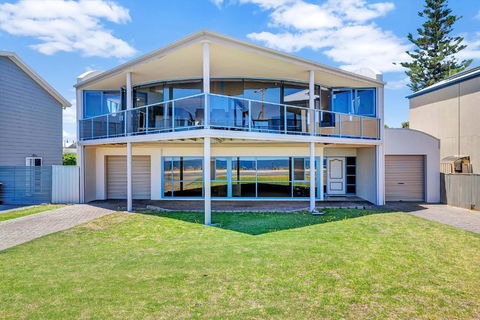 Sail Away - Aldinga Beach - C21 SouthCoast Holidays - Accommodation Ballina 1