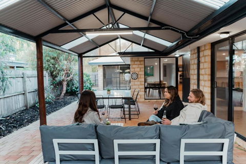 Salhus - Sleep In King Beds & Easy Walk To Town - Accommodation Ballina 0