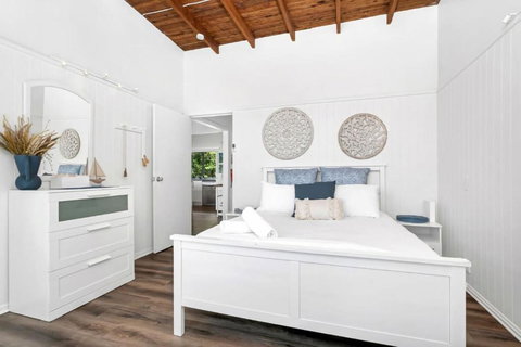 Sally Beach House With Ocean Views - Accommodation Ballina 2