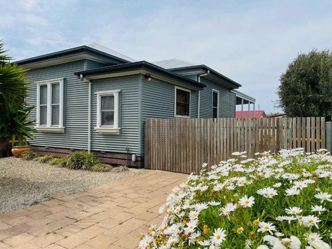 Saltwater Bungalow - WiFi - Accommodation Ballina 0