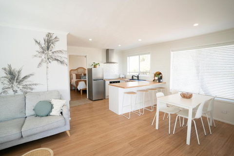 Sanbis Cabin - Hidden Boutique Retreat, Sea Views - Accommodation Ballina 2