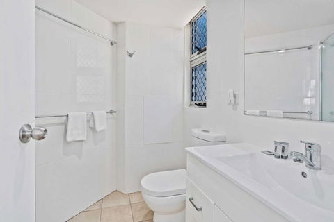 Sandown - Hosted By Burleigh Letting - Accommodation Ballina 2