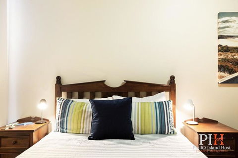 Sandy Bay Getaway W Spa 4 Bdr - Accommodation Ballina 2