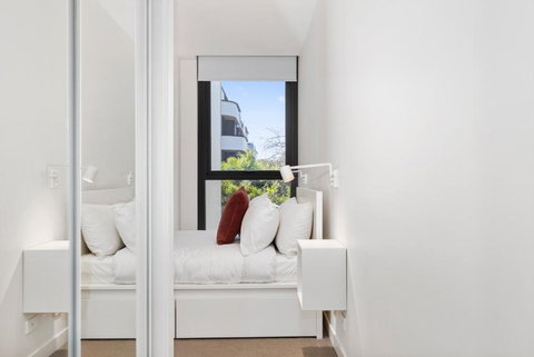 Spacious & Bright Apt Near Major Hospital Precinct - Accommodation Ballina 3